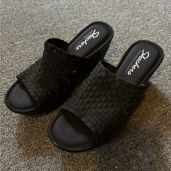 Brand New Sketchers Memory Foam Sandals - Size 6 - Picture 1 of 3